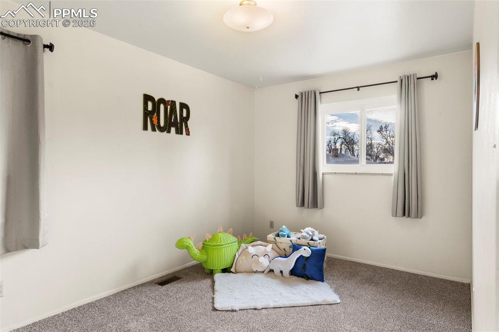 Image 13 of 29: Bedroom