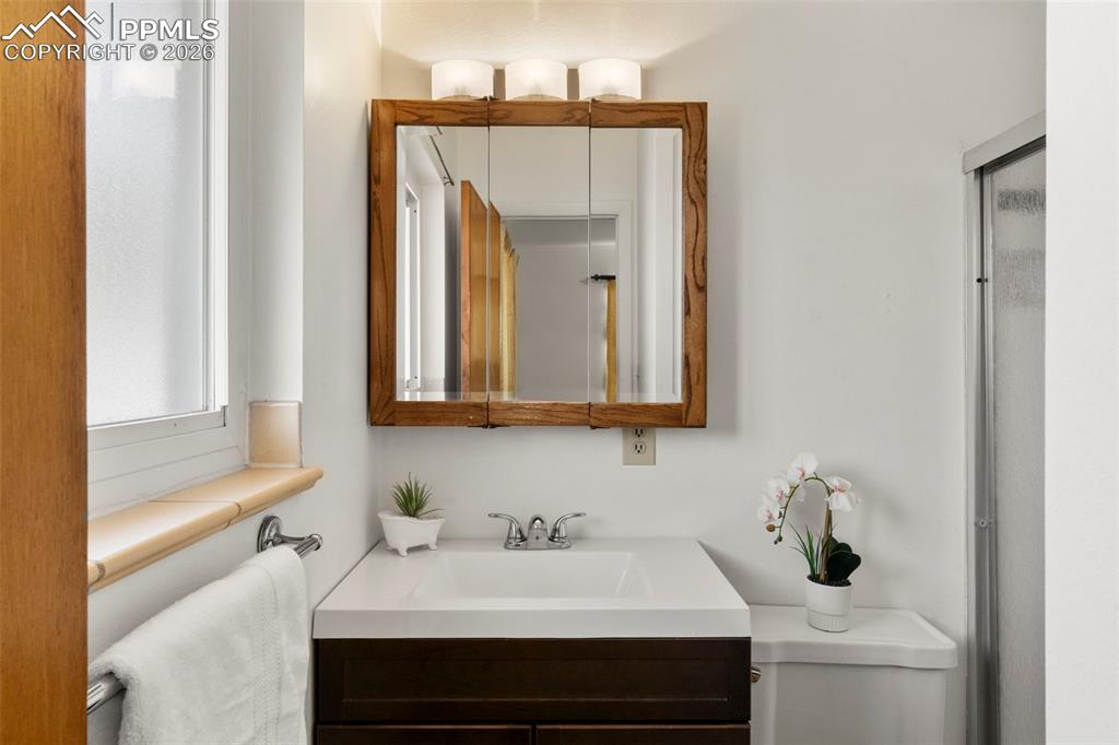 Image 14 of 29: Bathroom