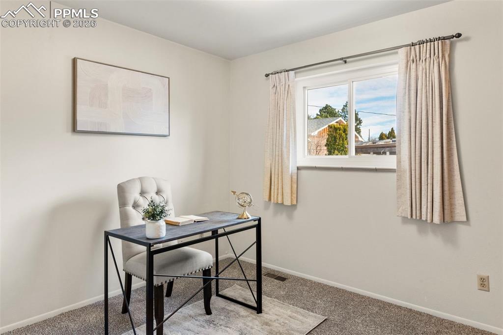 Image 16 of 29: Office