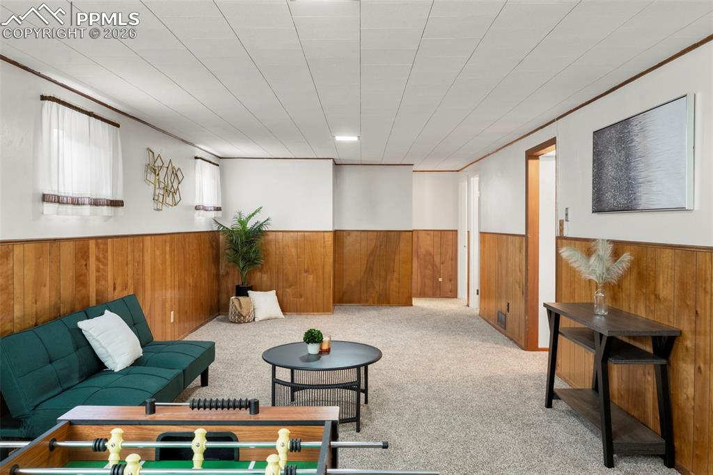 Image 20 of 29: Family Room