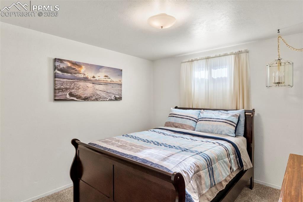 Image 23 of 29: Bedroom