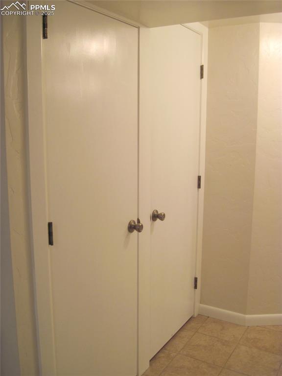 Image 27 of 44: Closet