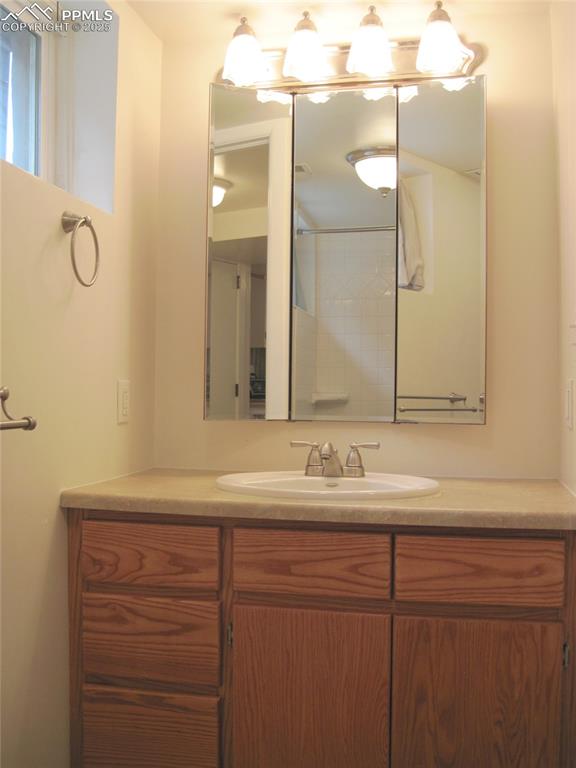 Image 31 of 44: Bathroom