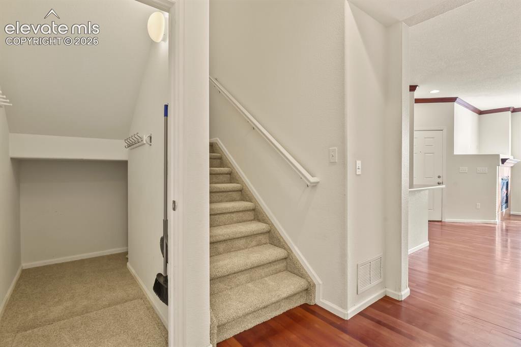 Image 14 of 30: Mud Room