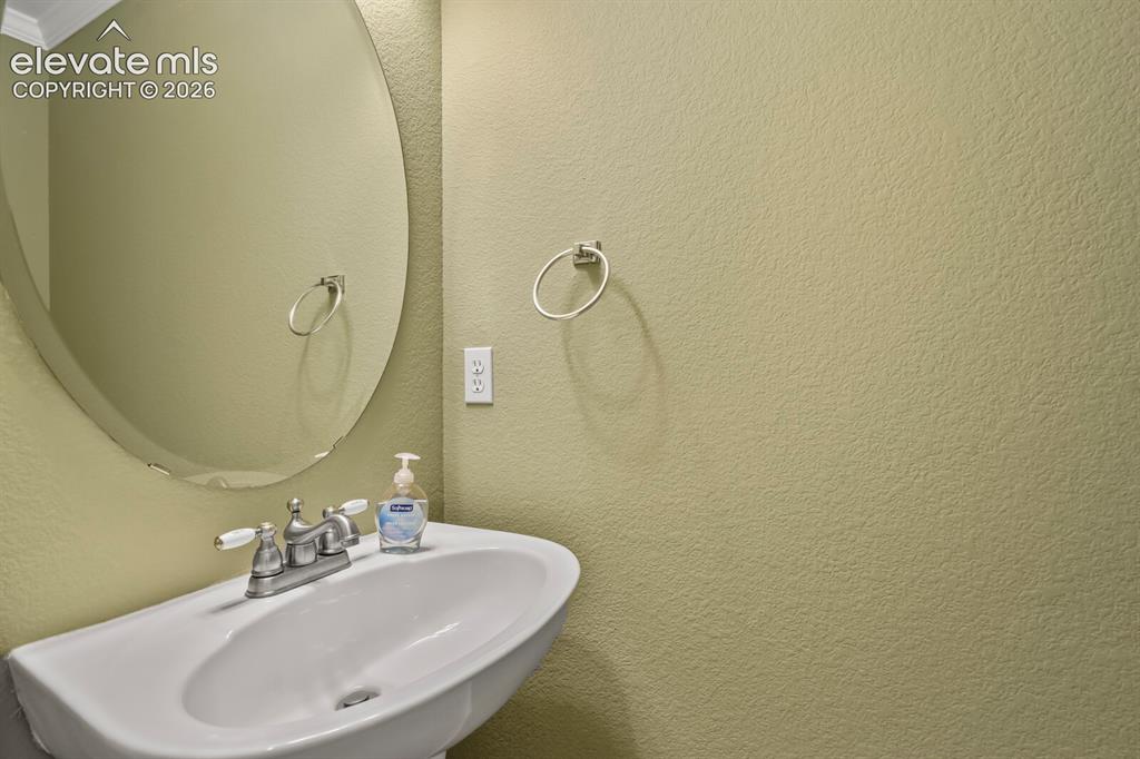 Image 15 of 30: Main level 1/2 bath