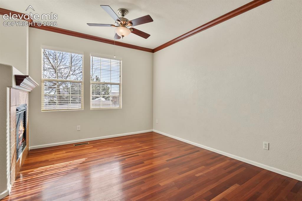 Image 6 of 30: Living Room