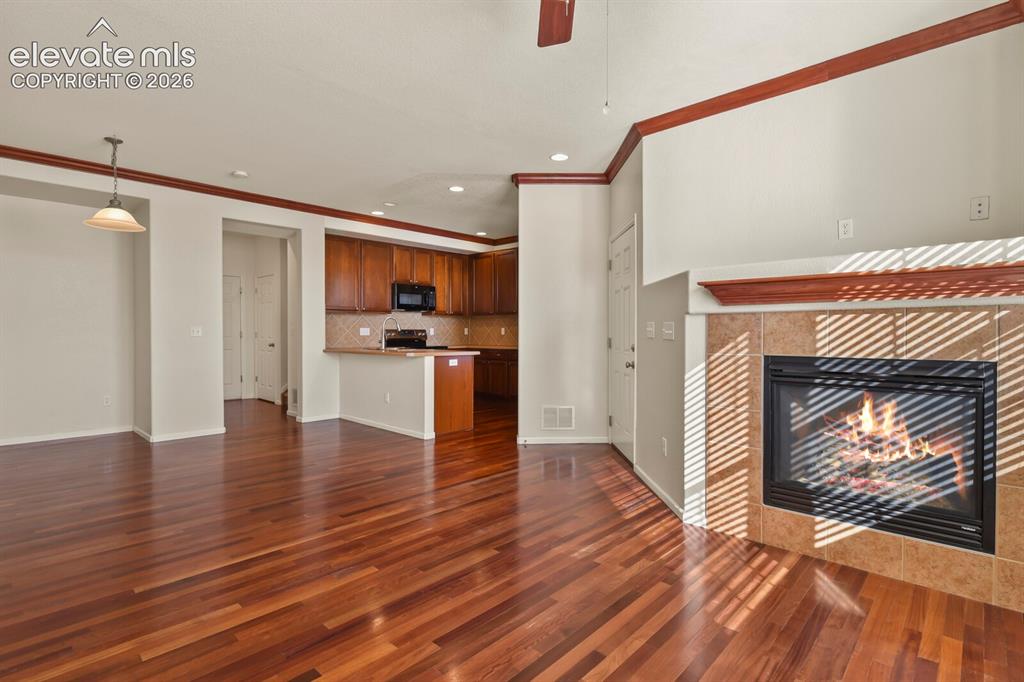 Image 7 of 30: Living Room