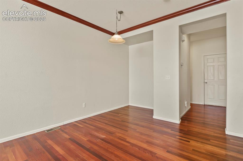 Image 9 of 30: Dining Room