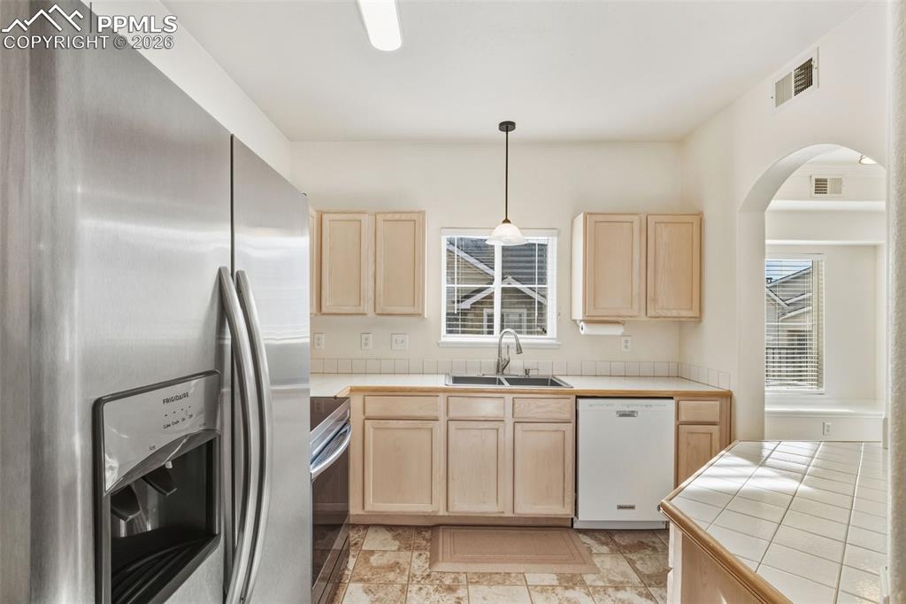 Image 12 of 35: Kitchen