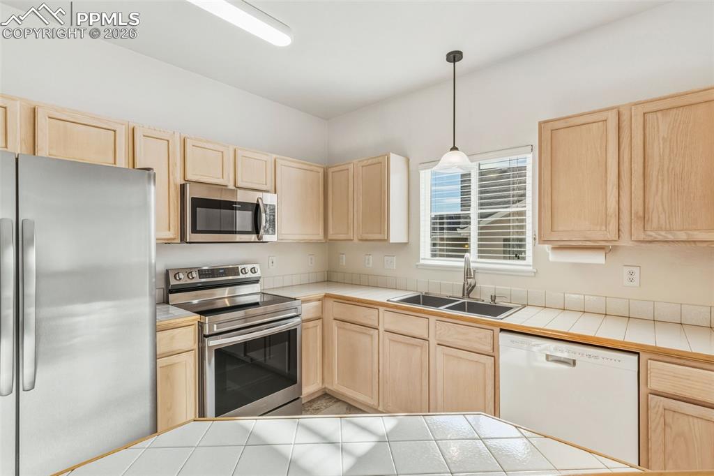 Image 14 of 35: Kitchen