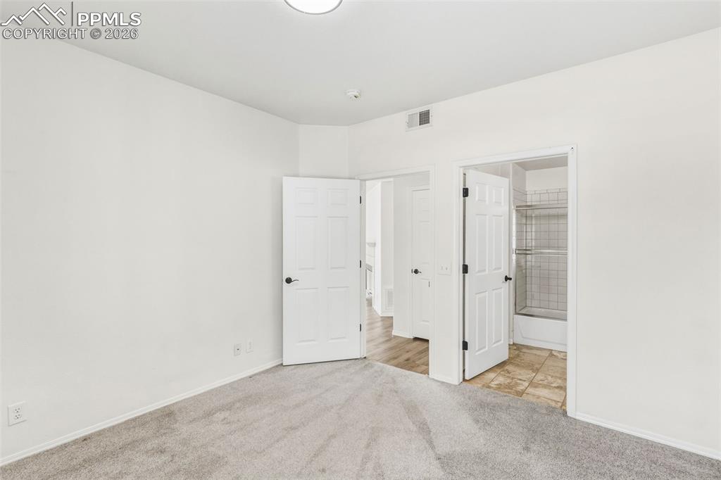 Image 18 of 35: Bedroom