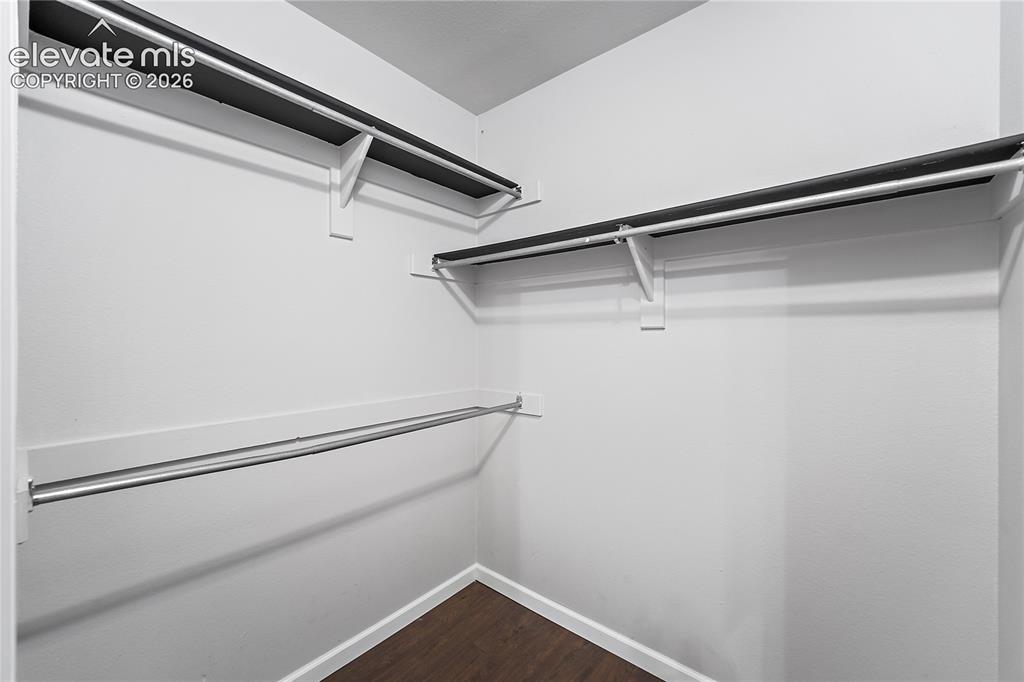 Image 15 of 50: Closet