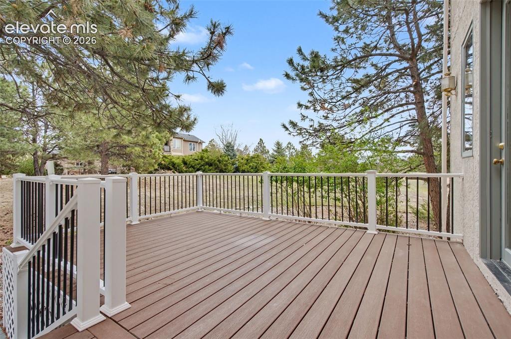 Image 43 of 50: Deck
