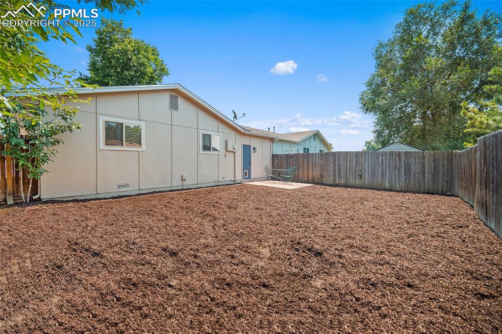 Image 23 of 27: Back of Structure