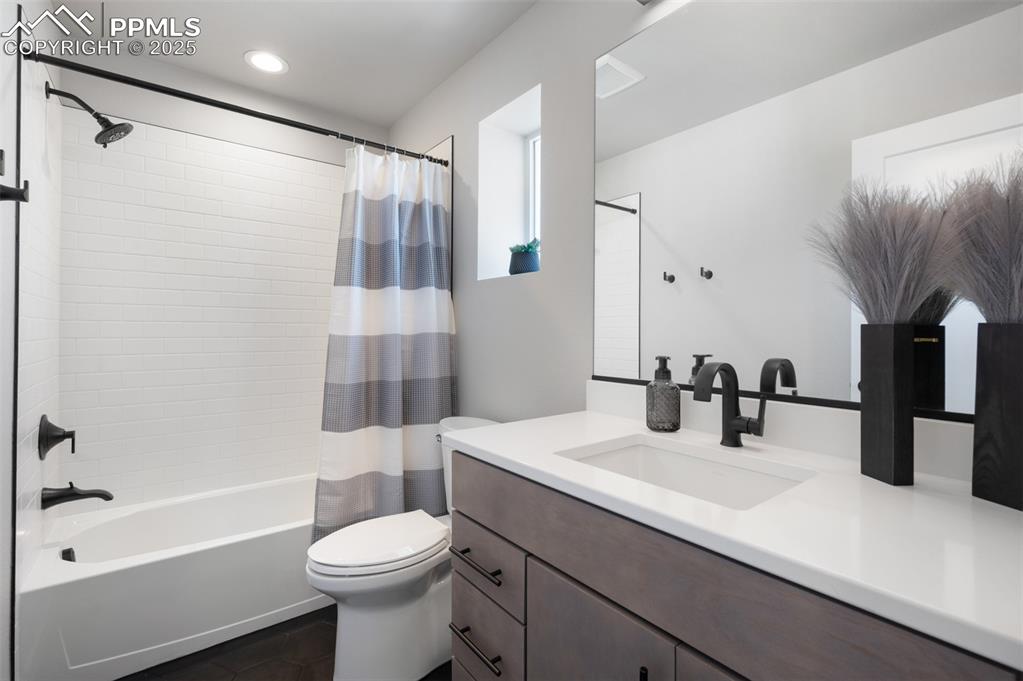 Image 15 of 27: full bath mirrors the home’s elevated style with high-end cabinetry, quartz