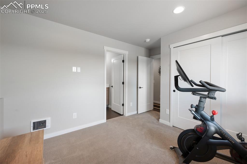 Image 17 of 27: Bedroom