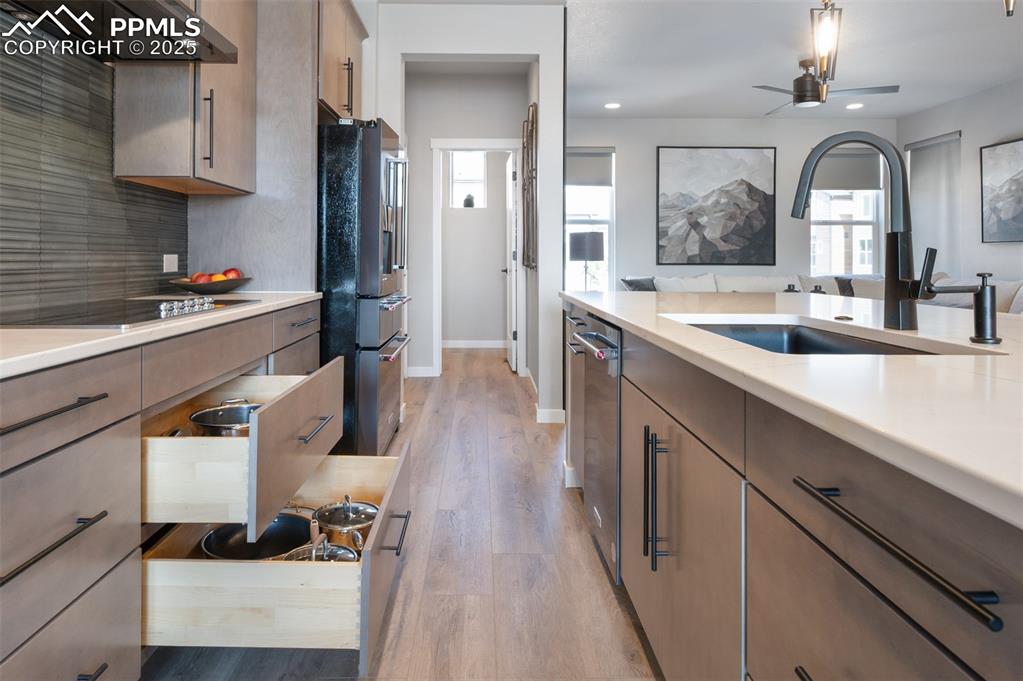 Image 6 of 27: Kitchen