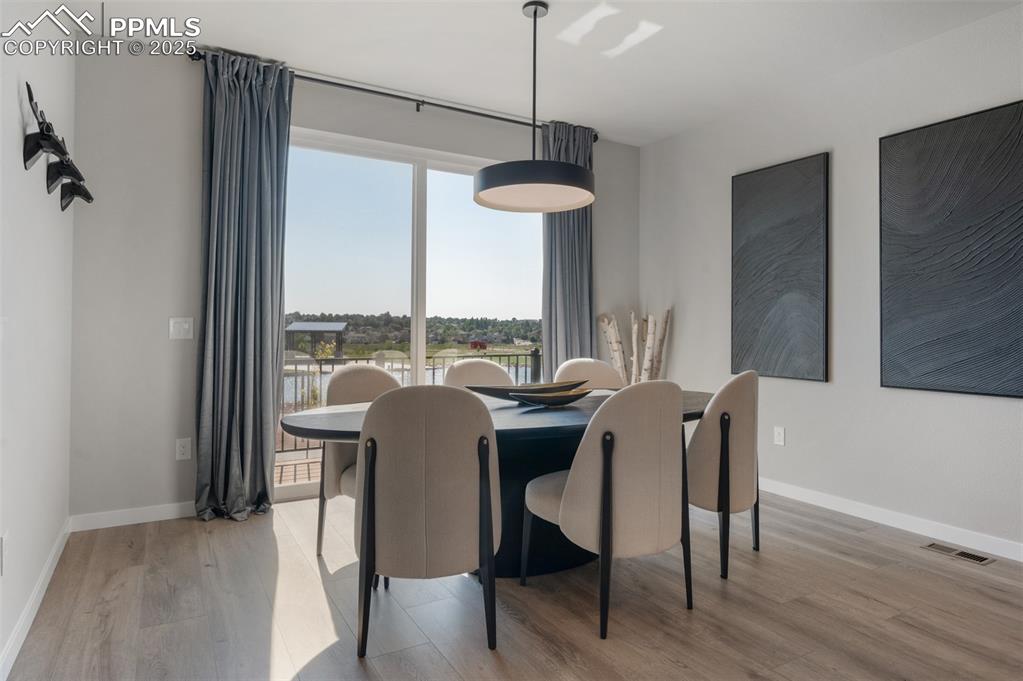 Image 7 of 27: Dine with park views or step out to your private deck for a front-row seat