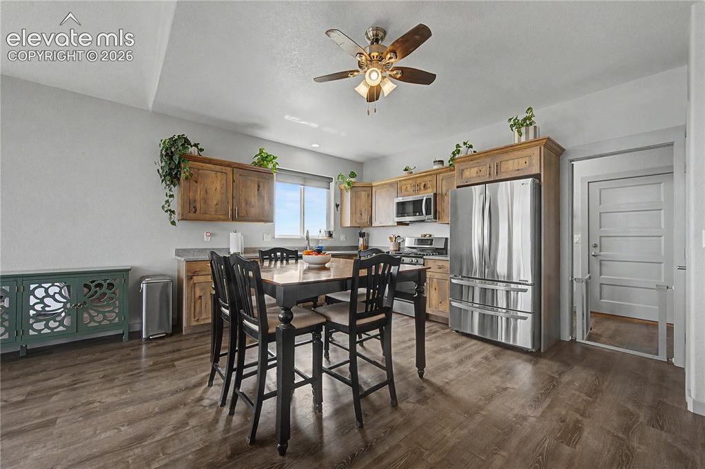 Image 13 of 41: Dining Area