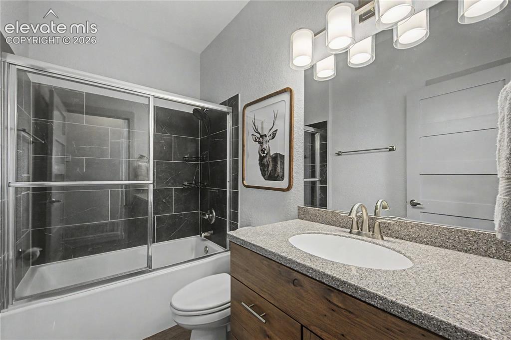 Image 21 of 41: Bathroom
