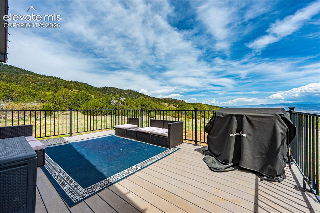 Image 8 of 41: Deck
