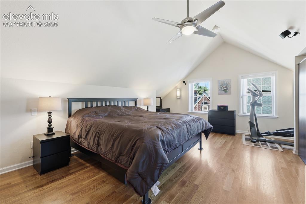 Image 19 of 42: Bedroom