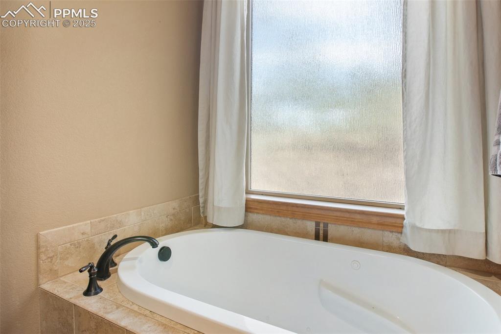 Image 20 of 44: Primary bathroom with jetted tub