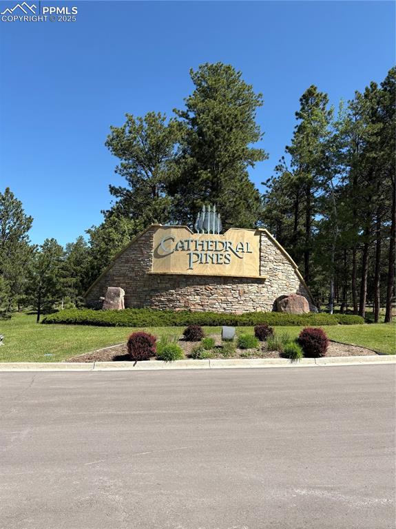 Image 46 of 48: View of community / neighborhood sign