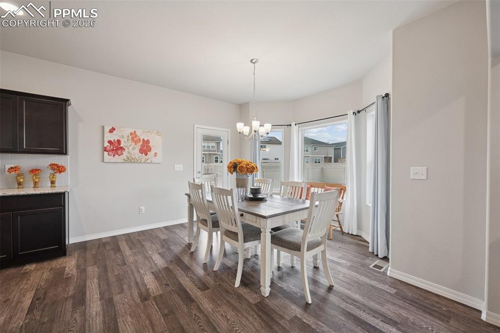 Image 13 of 39: Dining Area