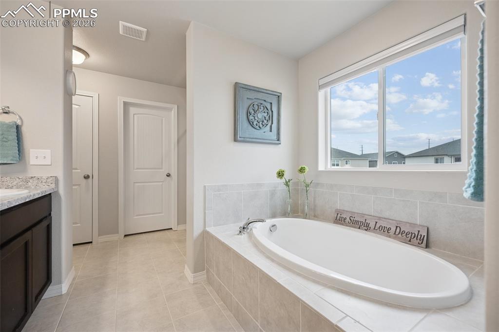 Image 6 of 39: Bathroom