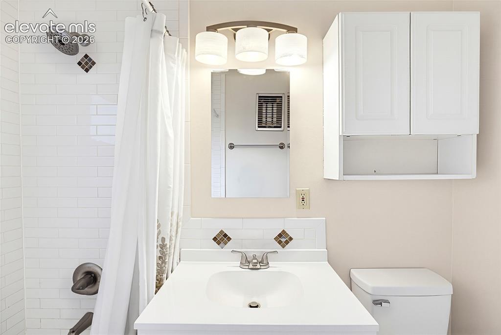 Image 24 of 38: Bathroom