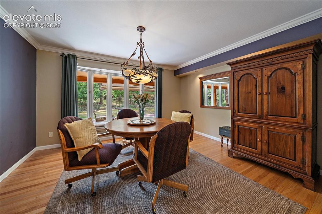 Image 12 of 50: Dining Area