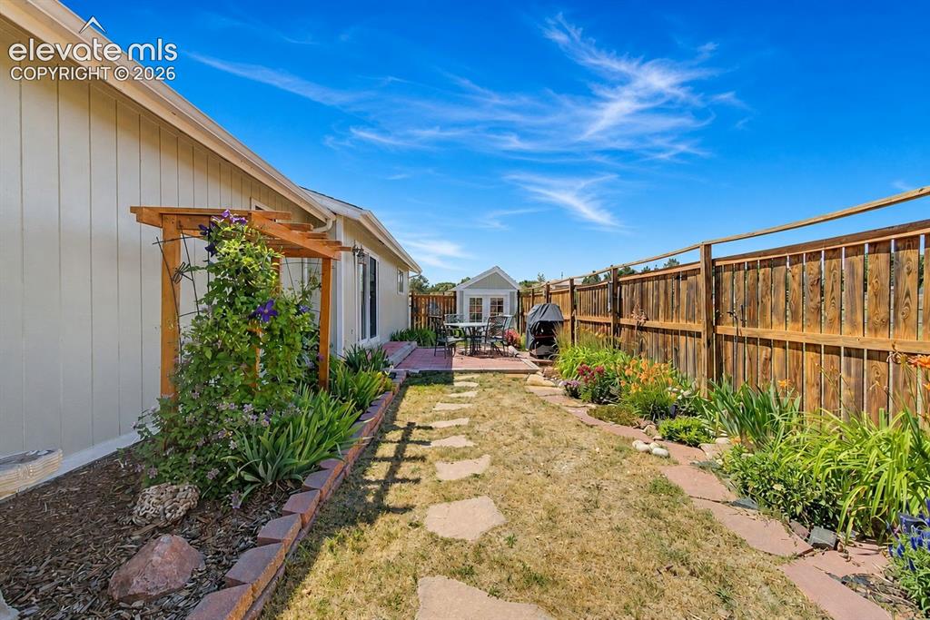 Image 12 of 44: Yard
