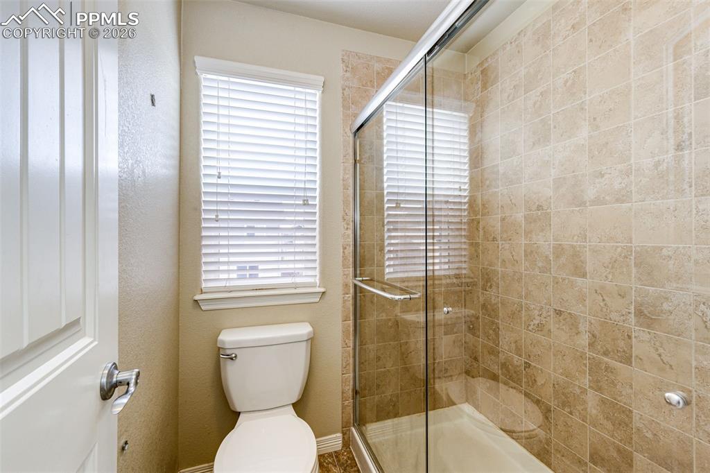 Image 17 of 30: Bathroom