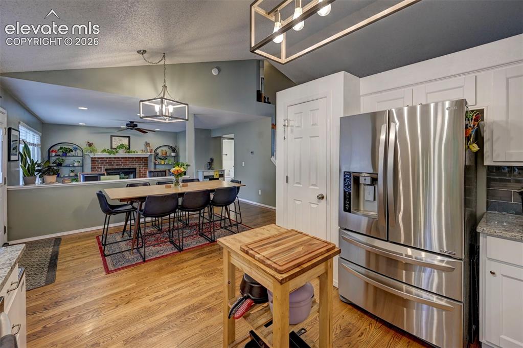 Image 15 of 50: Kitchen