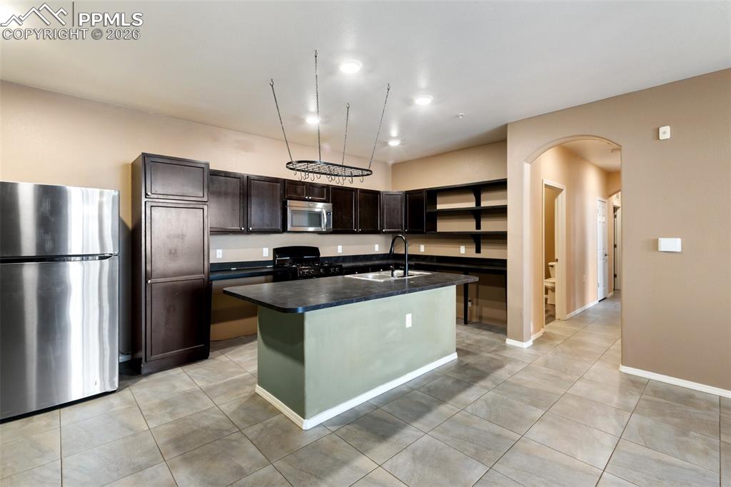 Image 15 of 31: Kitchen