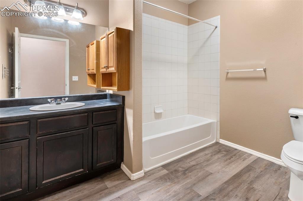 Image 16 of 31: Bathroom