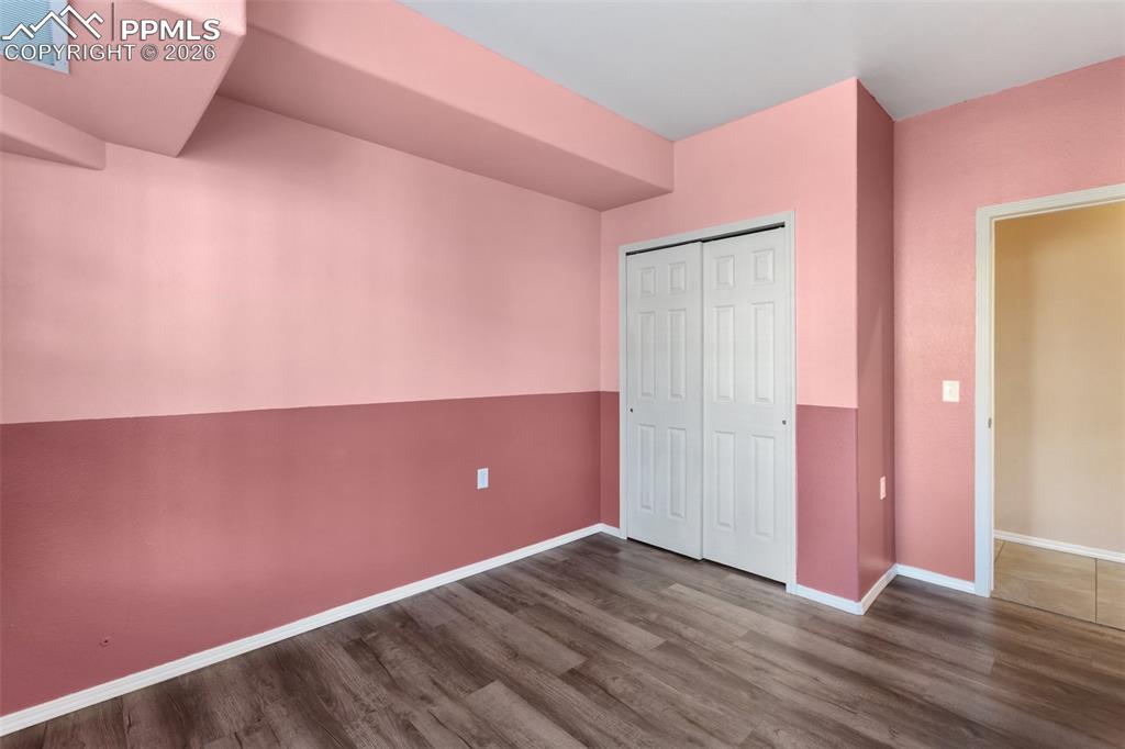 Image 20 of 31: Bedroom