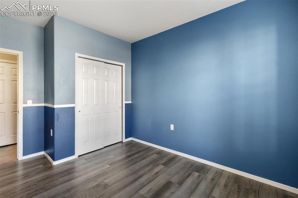 Image 22 of 31: Bedroom