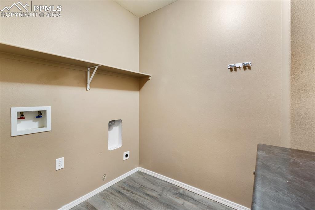 Image 23 of 31: Laundry