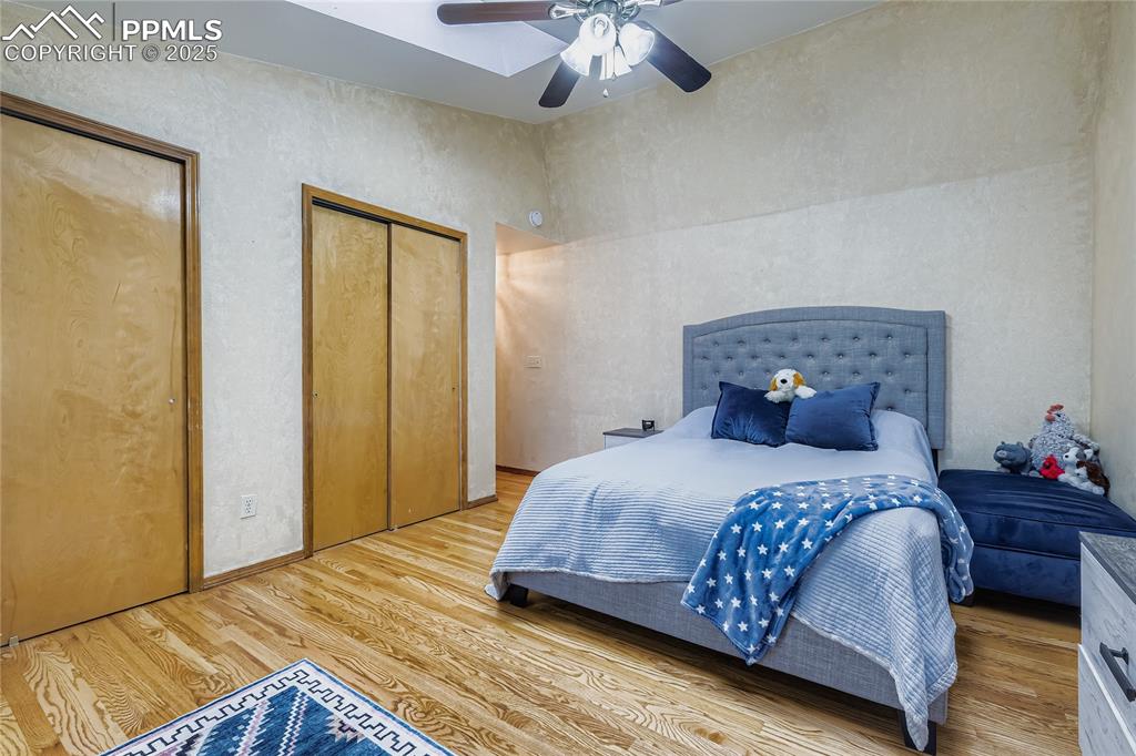 Image 19 of 27: Master Bedroom