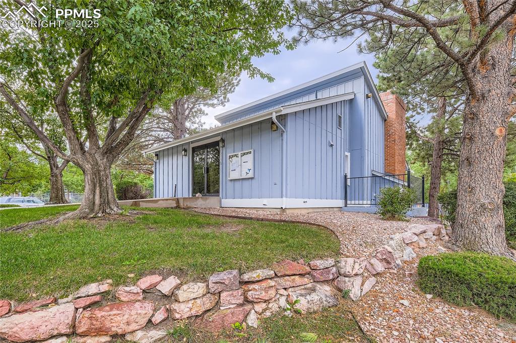 Image 27 of 27: Clubhouse