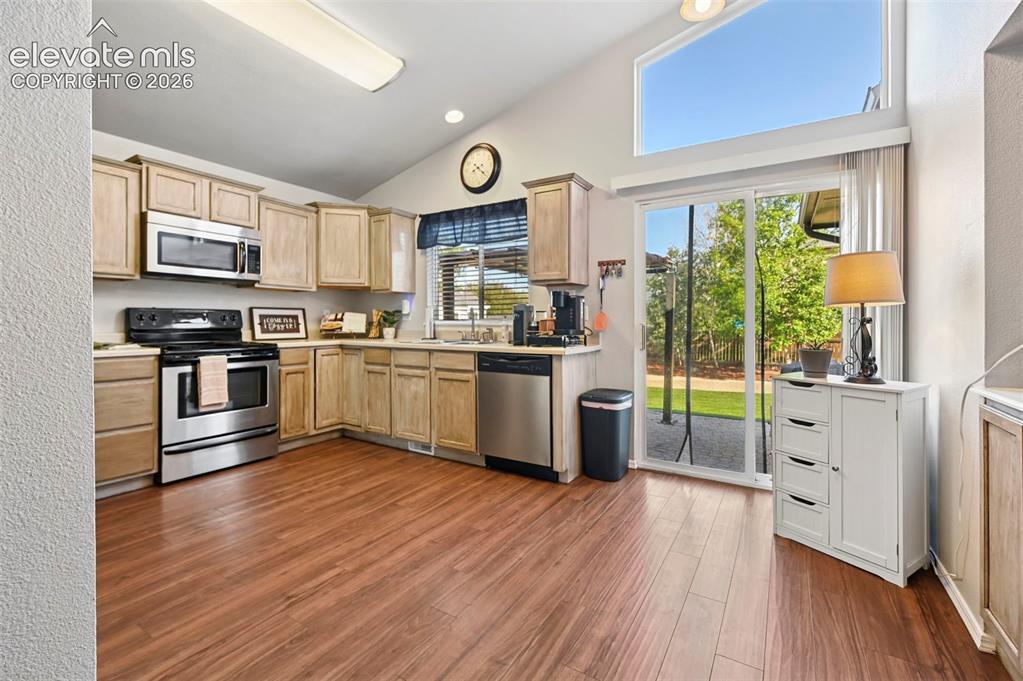 Image 10 of 42: Kitchen