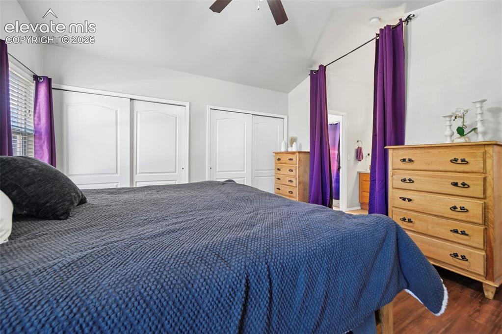 Image 14 of 42: Bedroom