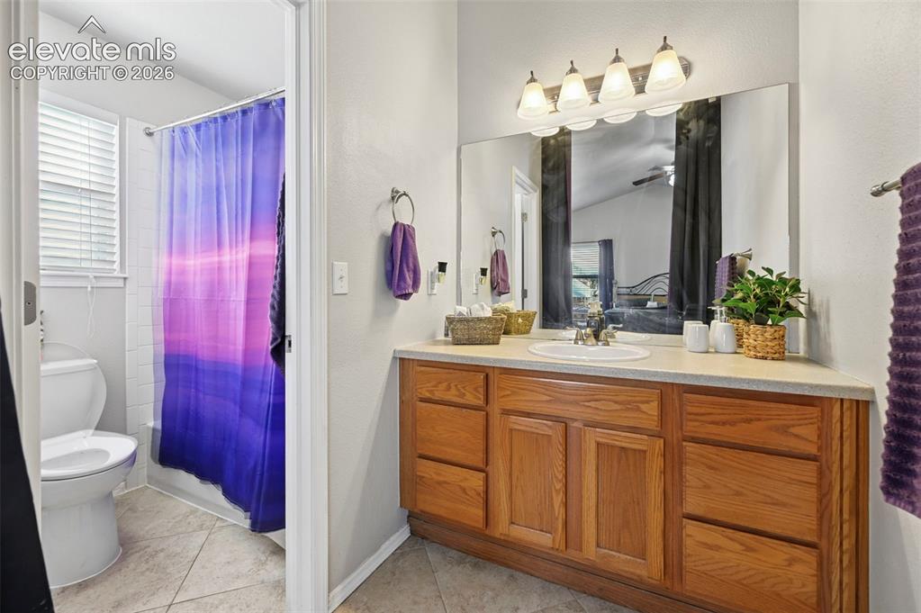 Image 17 of 42: Bathroom