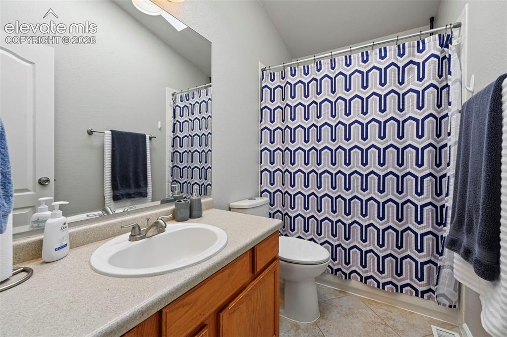 Image 18 of 42: Bathroom