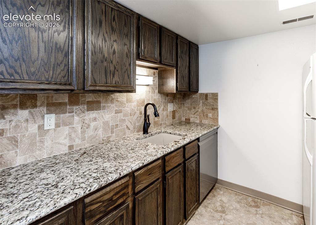 Image 17 of 48: Kitchen