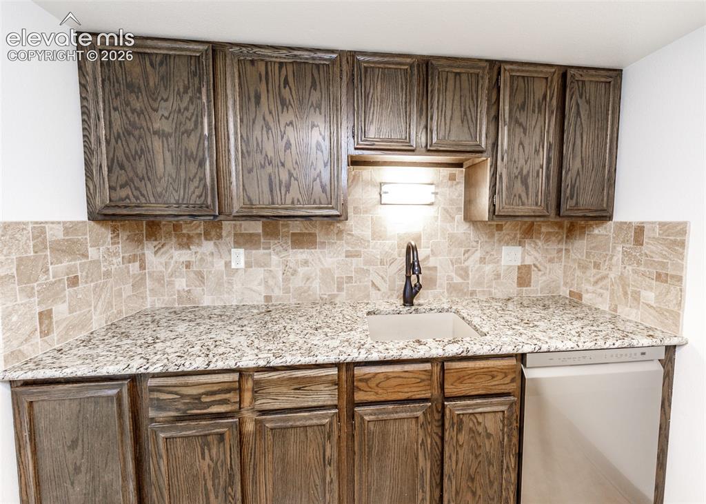 Image 19 of 48: Kitchen