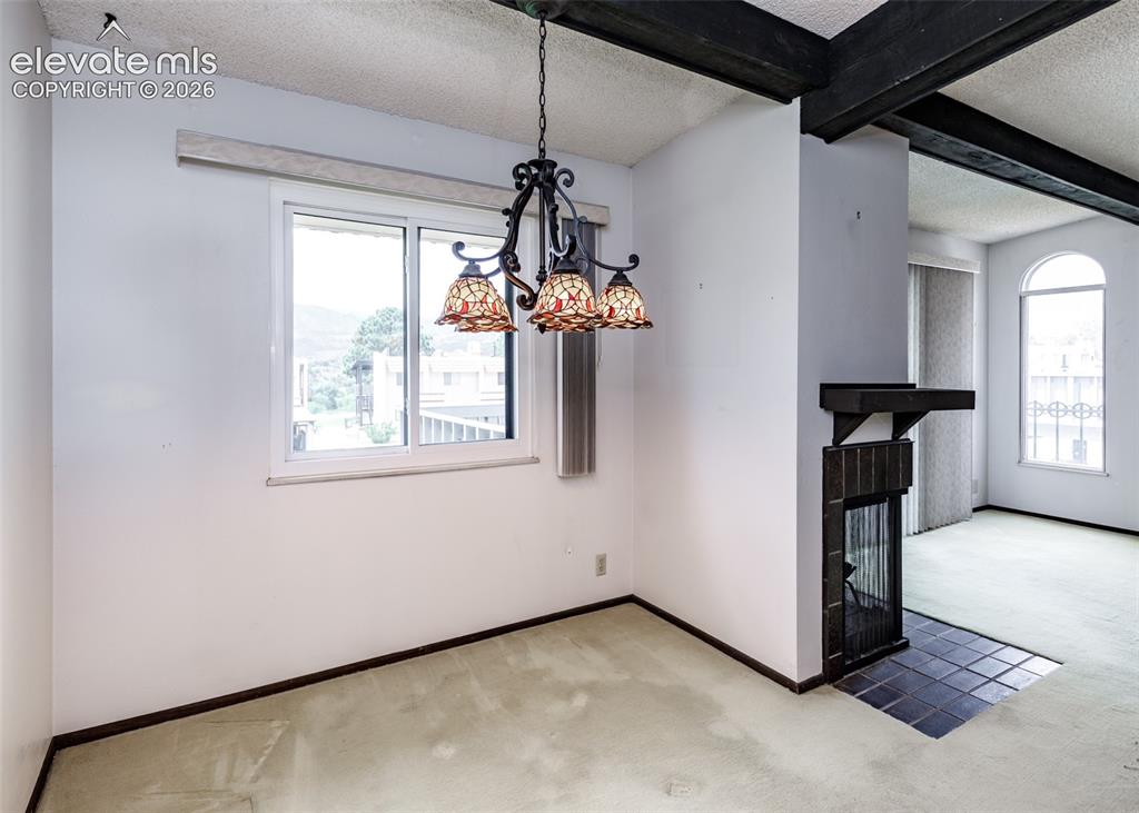 Image 21 of 48: Dining Area