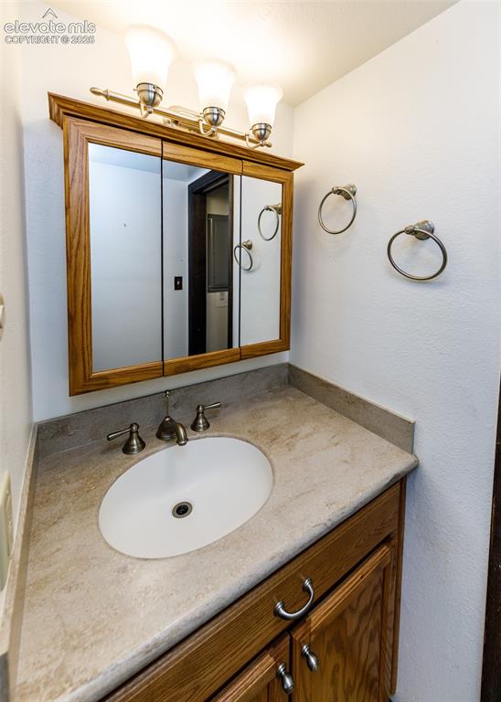 Image 27 of 48: Bathroom